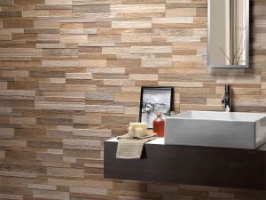 Wandfliese in Holzoptik