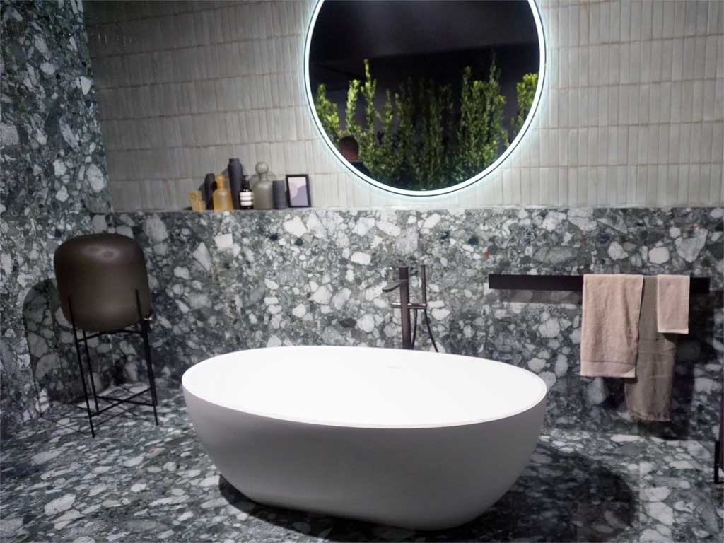 Ein Badezimmer in Terrazzo-Optik