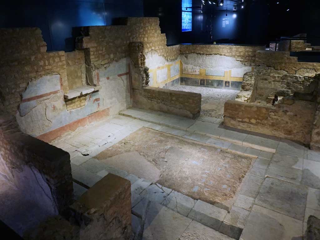 Die Überreste einer römischen Villa im Museum Santa Giulia in Brescia (Italien)