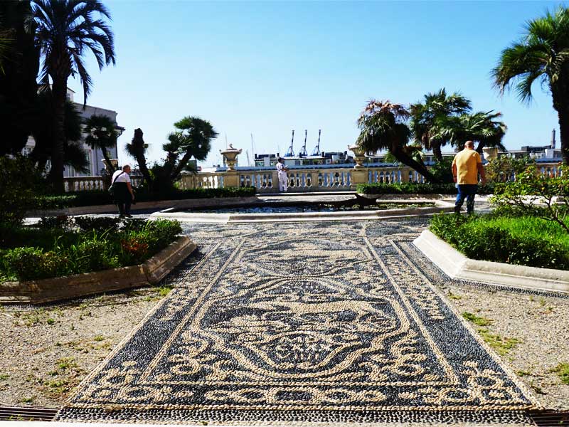 Das bekannte Risseu Mosaik in dem königlichen Garten am Palazzo Reale in Genua
