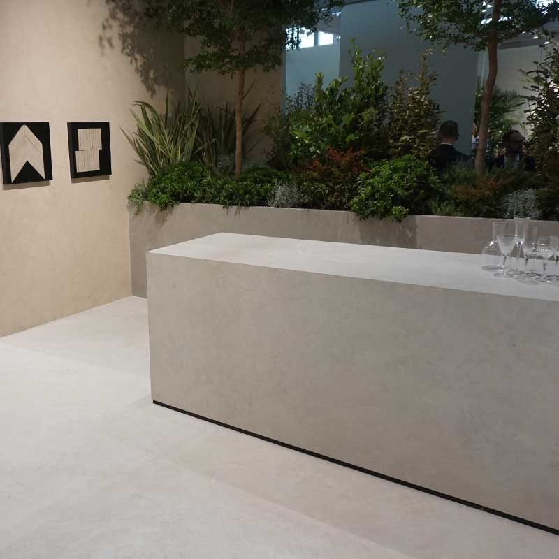 Limestone in XXL auf der Fliesenmesse CERSAIE2024 in Bologna