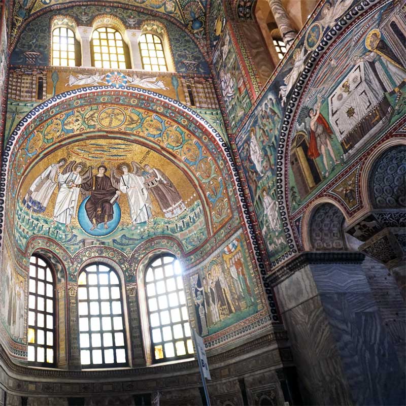 Die Basilika San Vitale in Ravenna ist mit wunderschönen Mosaiken dekoriert