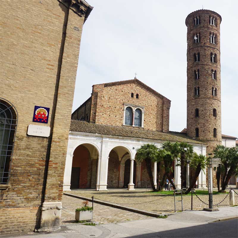 Außenansicht der Kirche Sant Apollinare Nouvo in Ravenna