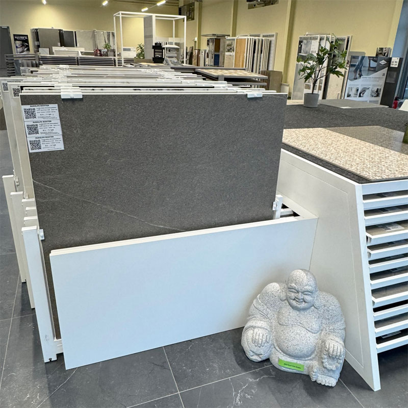 In unserer Fliesenausstellung finden Sie eine große Auswahl an Bodenfliesen im Format 120x120cm