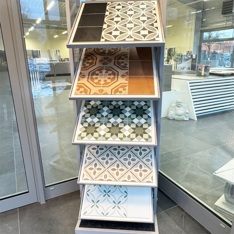 Rudolph Richter Fliesenhandel in Delmenhorst. Neue Vintage-Fliesen im Eingangsbereich